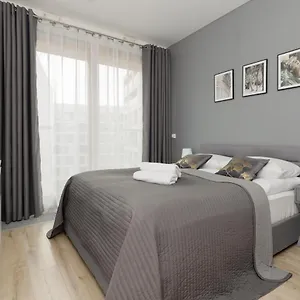 Cozy With Parking In The 19th District By Renters Apartament